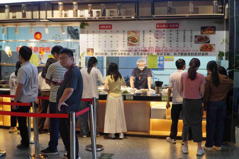 餐饮服务外包:打造舌尖上的新风景